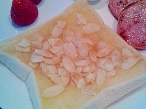 朝食に簡単！アーモンドジュガートースト！